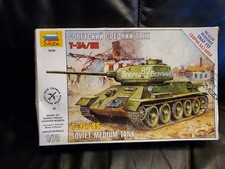 Zvezda Soviet Medium Tank T-34/85 1/72nd scale model kit