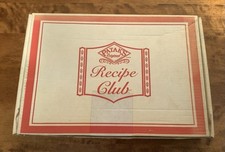Vintage Pataks Recipe Club Box With 27 Double Sided Recipe Cards.