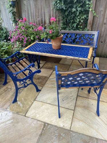 Cast iron table - table, chairs