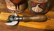 Vintage “bully” can opener (circa 1900s)
