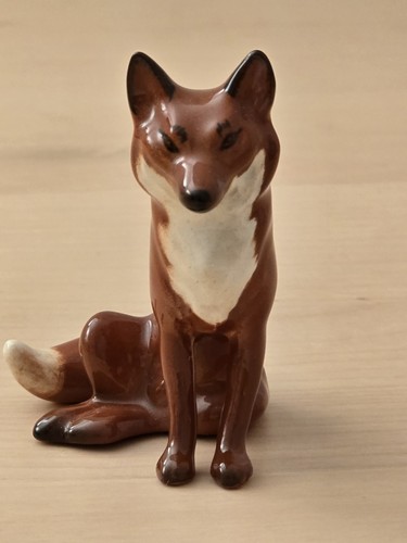 Beswick porcelain sitting - sitting, fox