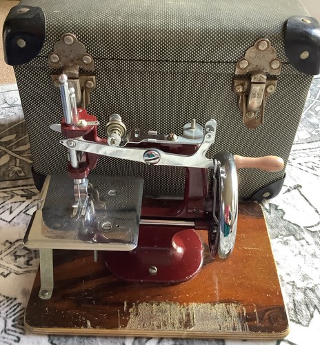 Vintage essex minature sewing - essex,