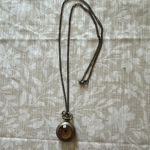 Miniature quartz watch - quartz,