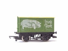 Hornby OO Gauge R216 12T Closed Van Prime Pork