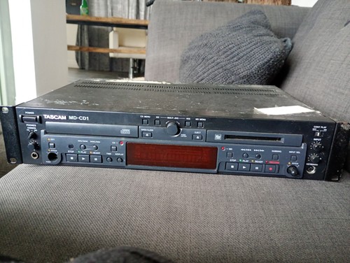 Tascam cd1 black rackmount - black,