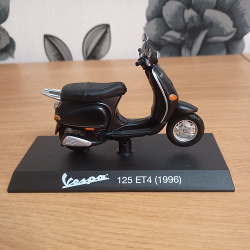 18th model vespa scooter - 1/18th,