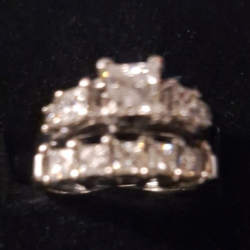 White gold leo - white,