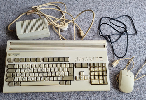 Vintage commodore amiga 1200 - commodore,