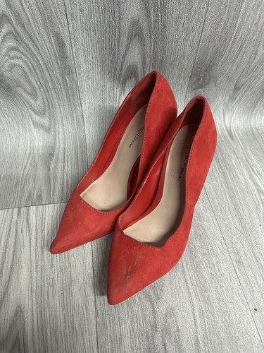 Women call spring red - call, it