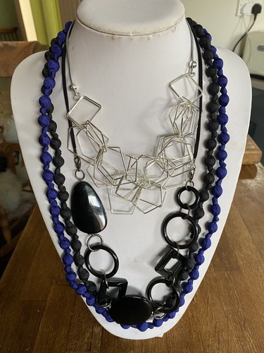 Costume jewellery - x,