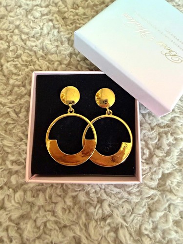 Gold tone round hoop - gold,
