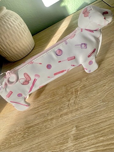 Pink dog shaped makeup - shaped, makeup/pencil