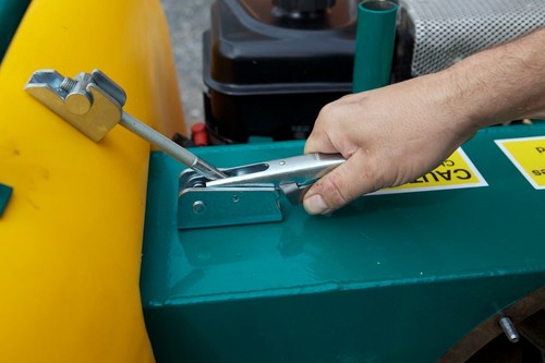 Front toggle catch - for, cub