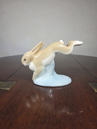 Vintage midwinter leaping - r,