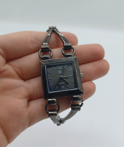 Black stainless steel wrist - black,