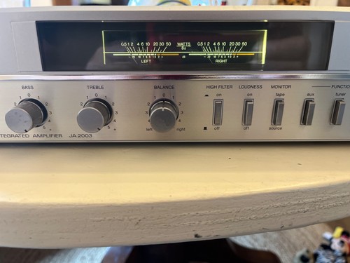 Sanyo 2003 amplifier vu - ,