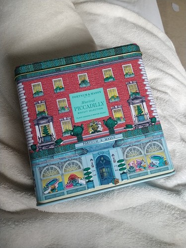 Fortnum and mason musical - musical, tin