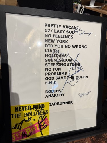 Signed sex pistols 2007 - pistols,
