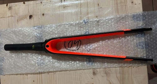 Guerciotti 700 carbon fork - 28,