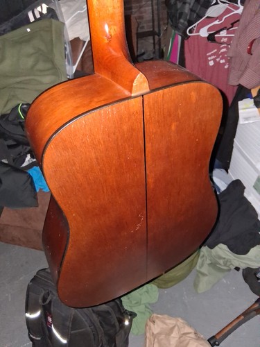 Acoustic guitar used preowned - ,