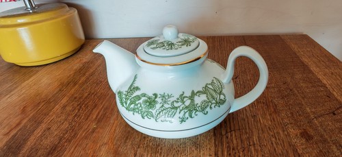 Green tea pot collectable - green,