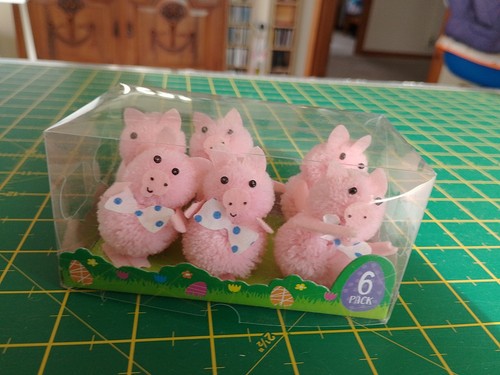 Little pigs display figures - 6,