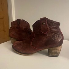 Ladies Red or Dead cowboy