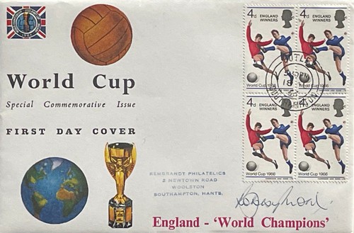 Bobby moore england 1966 - moore,
