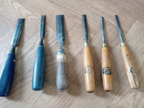 Vintage set chisels - of,