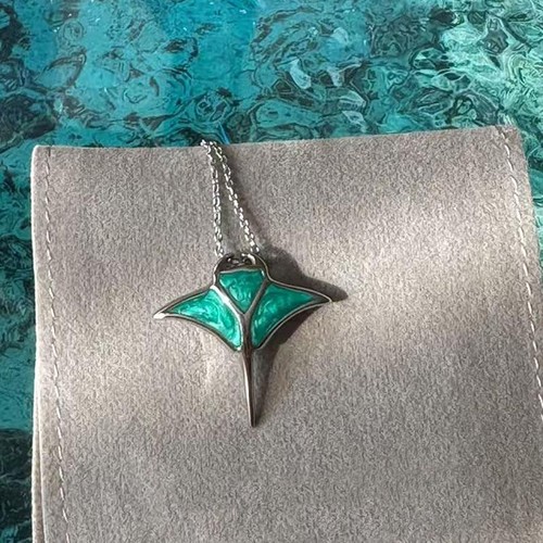 Ocean blue manta ray - blue,
