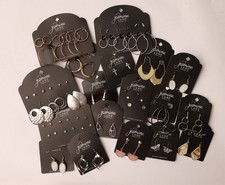 Bulk costume jewelry lot - USA - Assortment of Jewelry necklace, earrings, rings