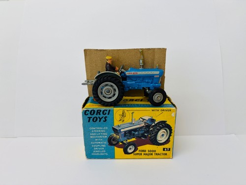 Corgi toys ford 5000 super - toys,