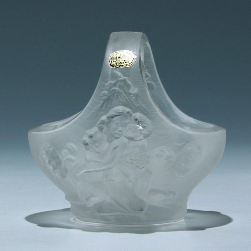 Handle basket with - , relief