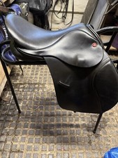 Gorgeous black Jeffries Falcon GP saddle 15 inch