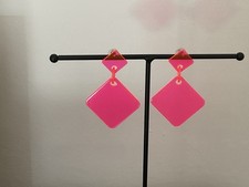 Long Drop 60’s Style Neon
