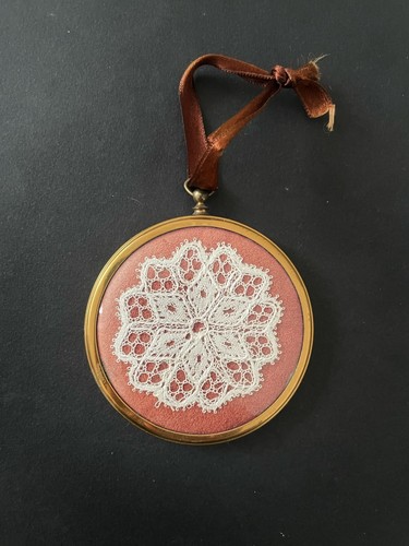 Antique lacework framed - ,
