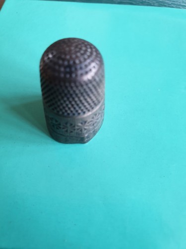Antique solid silver thimble - silver,
