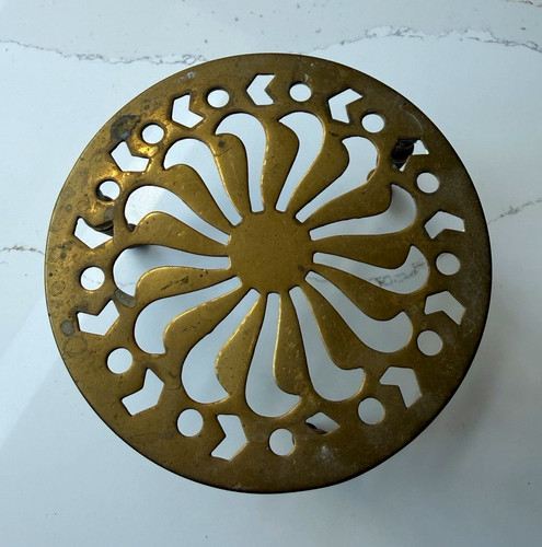 Round brass trivet stand - round,