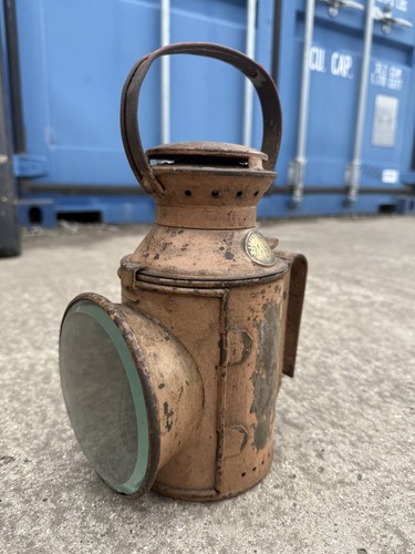 Old midland railway hand lamp - railway,