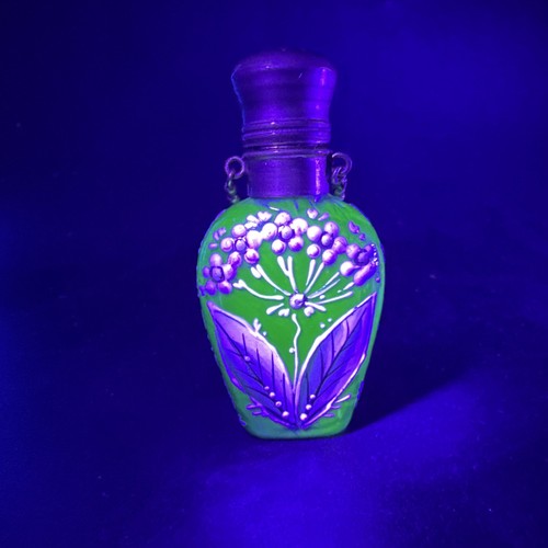 Antique moser green - antique, uranium