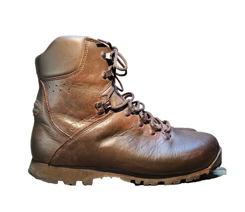 Lightweight hiking boots