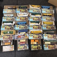 LOT 20 Athearn HO Trains Santa