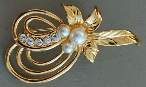 Vintage gold tone - faux, pearl