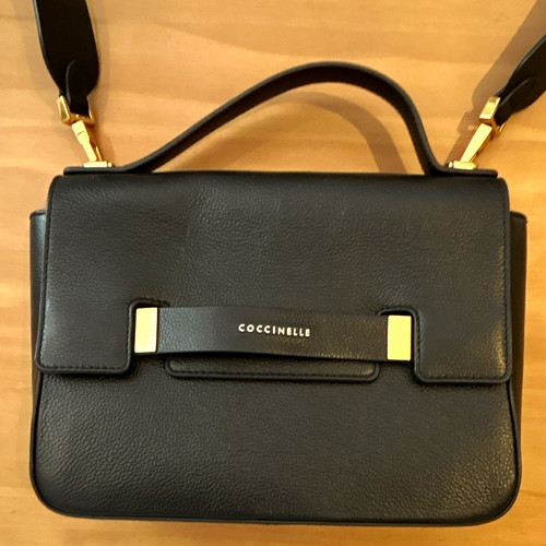 Coccinelle black pebbled - black,