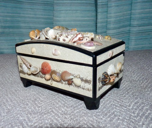 Musical jewellery box with - box,,
