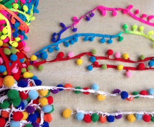 Rainbow ball pom - ,