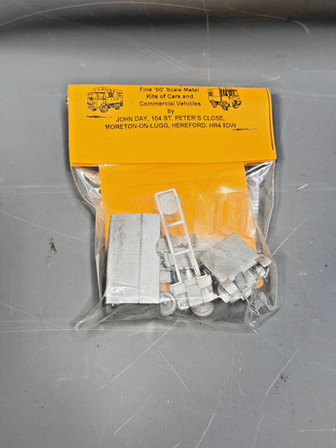 John daymodels white metal - white,