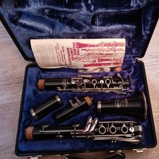 Selmer Bundy Bb Clarinet with Hard Case.  Works but needs new corks.
