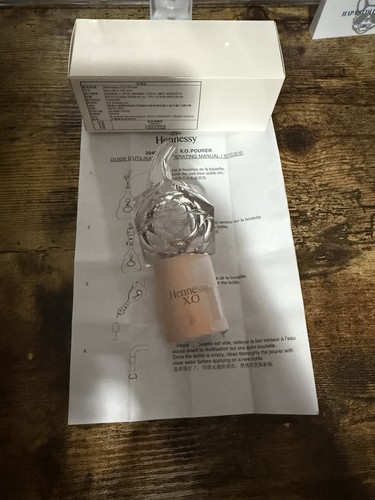 Hennessy cognac pour - x.o, spout