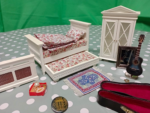 Dolls house emporium - dolls,